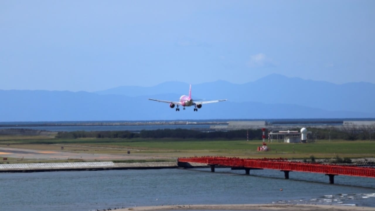 新潟空港飛行機イメージ