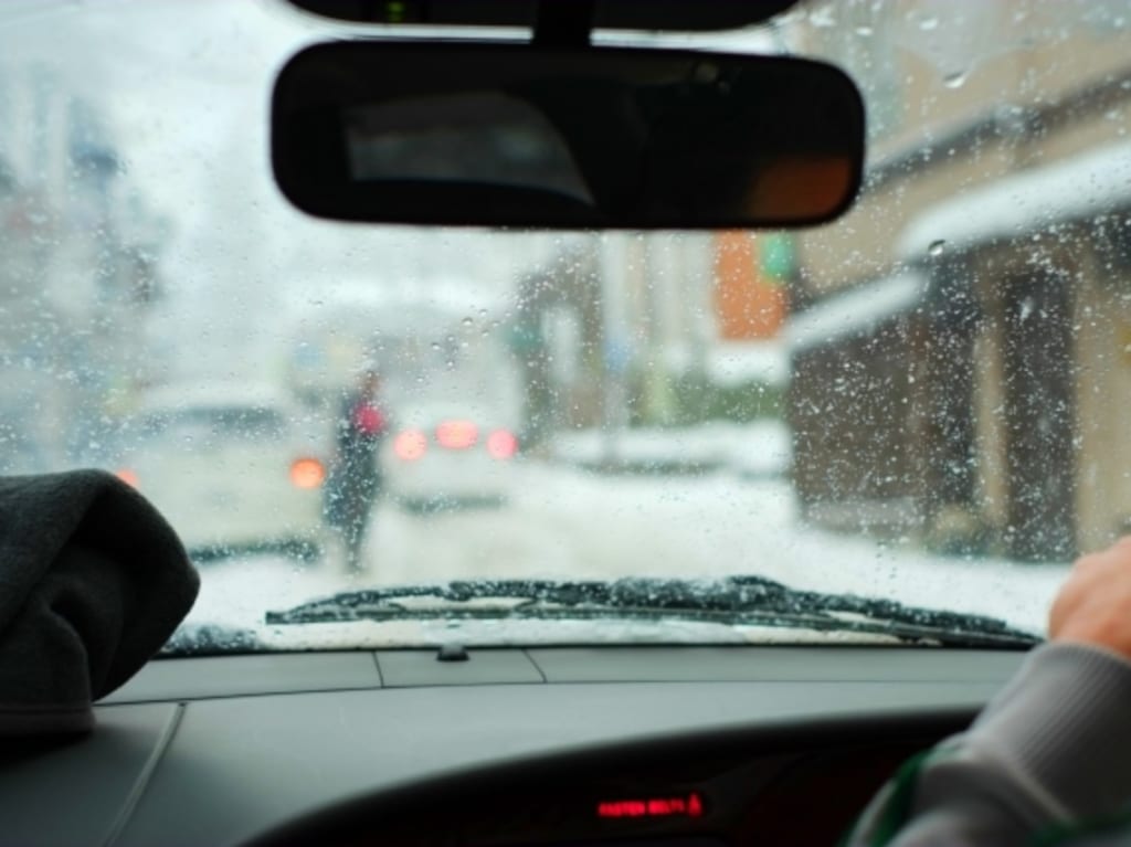 雪の運転イメージ