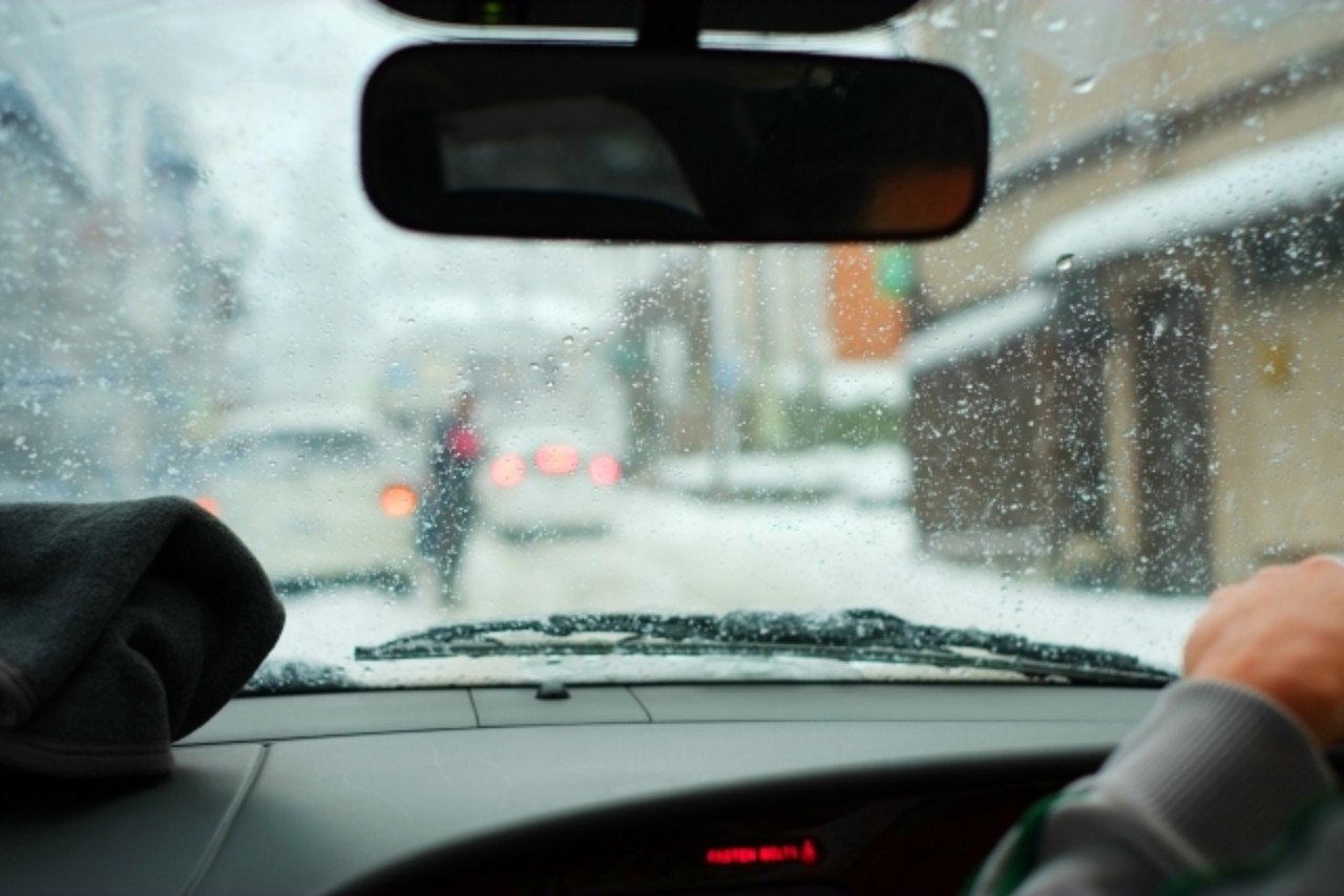 雪の運転イメージ