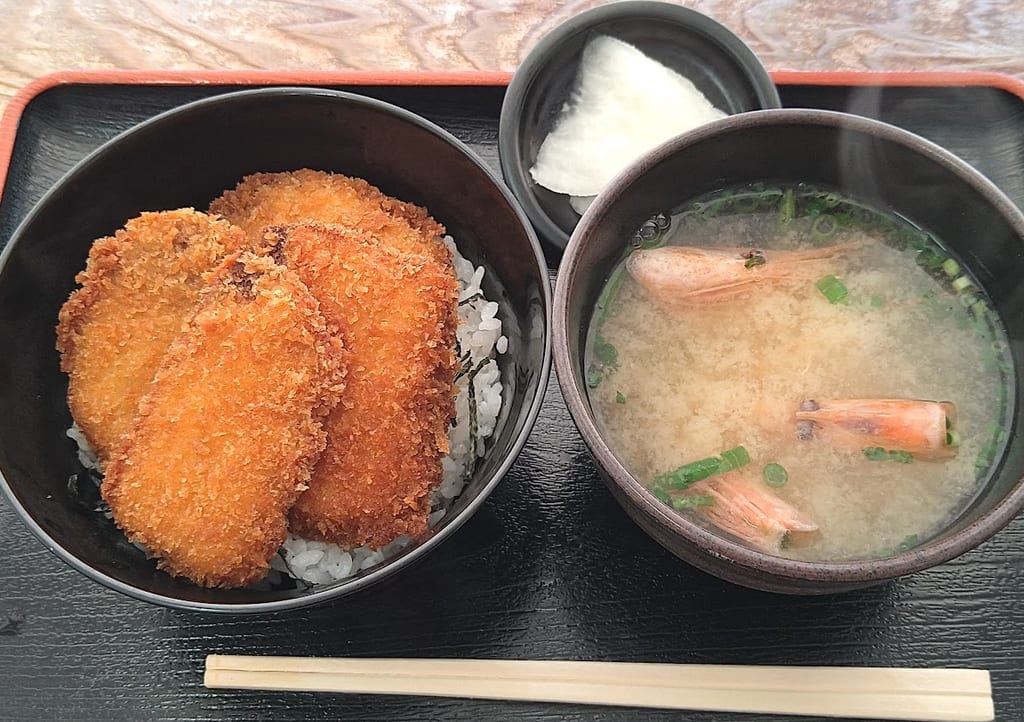 新潟市中央区万代島のお食事処地魚工房のブリカツ定食