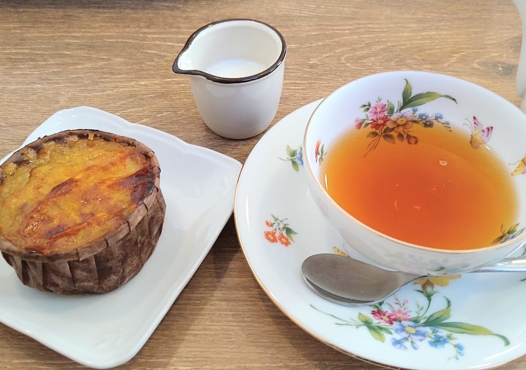 新潟市中央区のカフェフェルマータの紅茶とスイートポテト