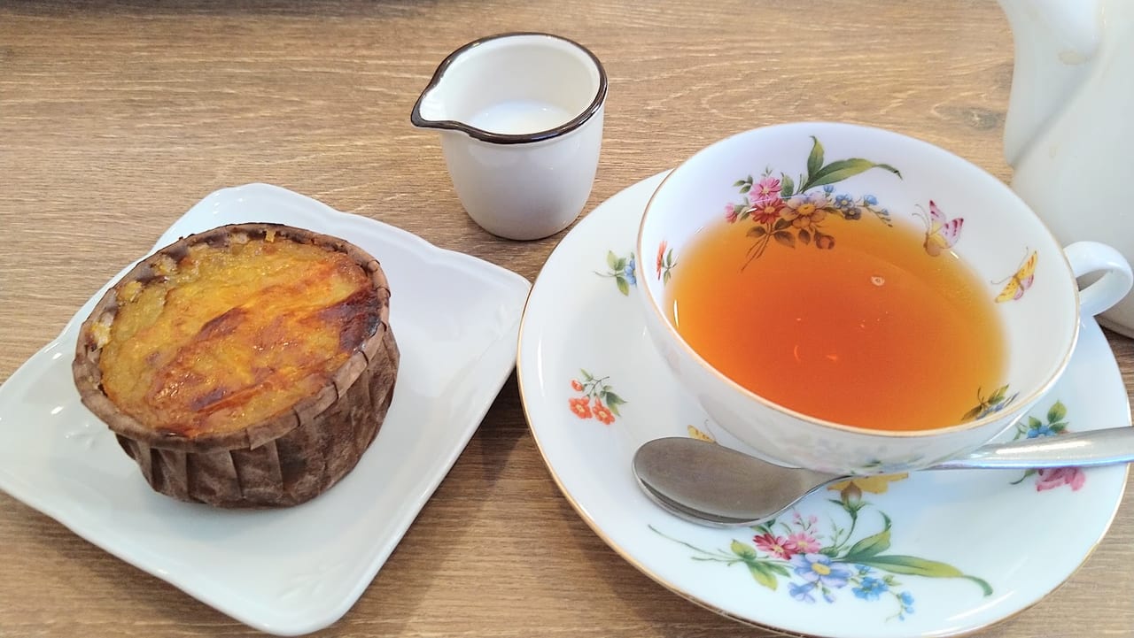 新潟市中央区のカフェフェルマータの紅茶とスイートポテト