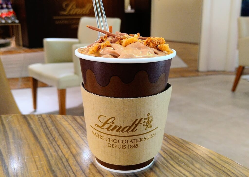 新潟市中央区万代のリンツショコラブティック＆カフェのホットモカミルク