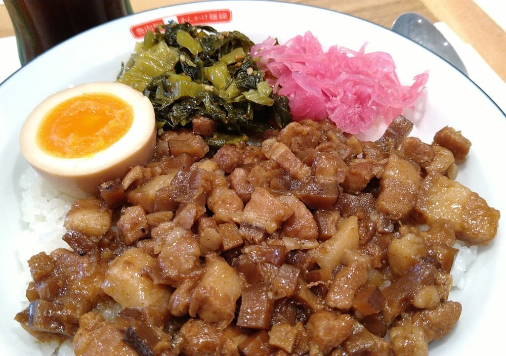新潟市中央区のスタンド３０３のルーローハン