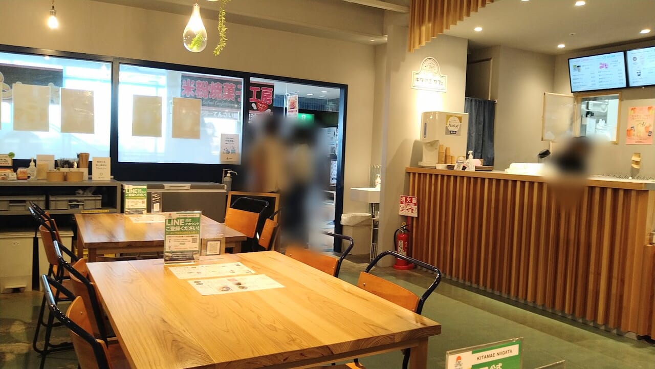 デッキー401のキタマエカフェの店内