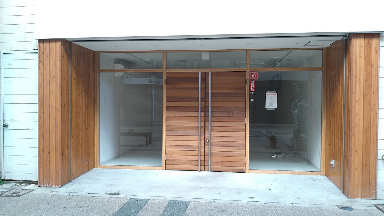 餃子雪松と日本ラーメン科学研究所があった店舗の外観