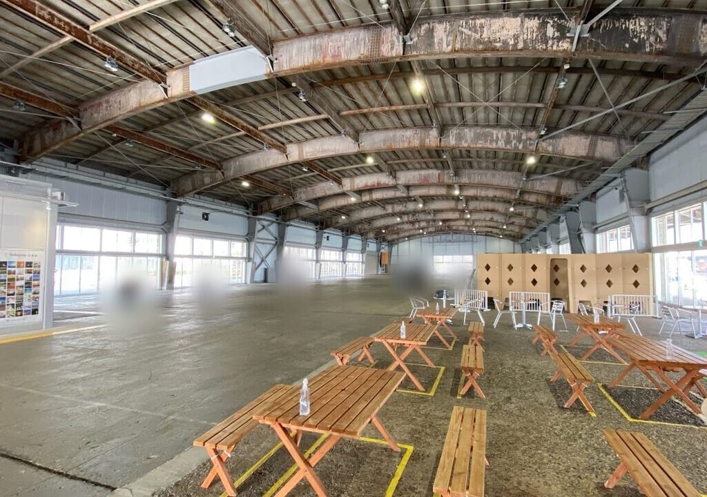 新潟市中央区万代島多目的広場大かまの内観