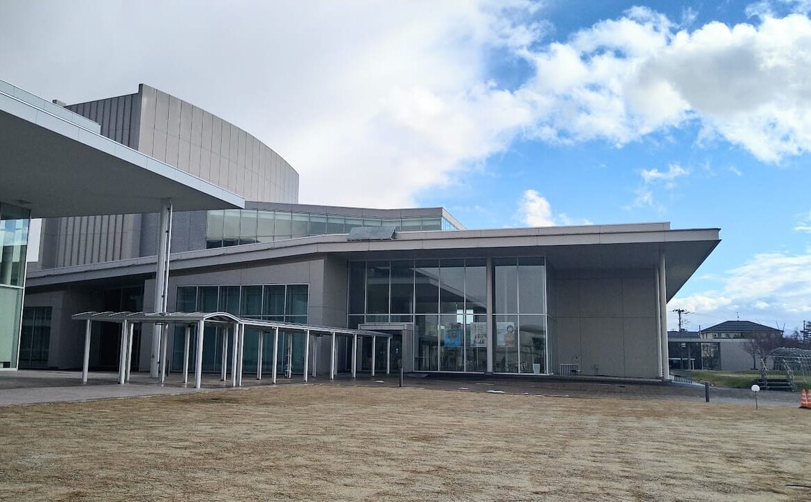 新潟市北区の北区文化会館の外観