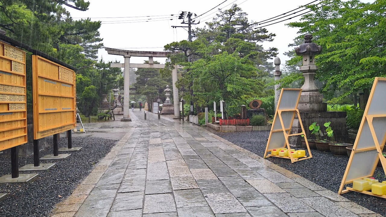新潟市中央区一番堀通町の白山神社
