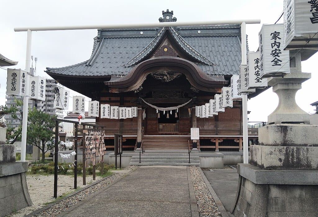 新潟市中央区沼垂東の沼垂白山神社の境内