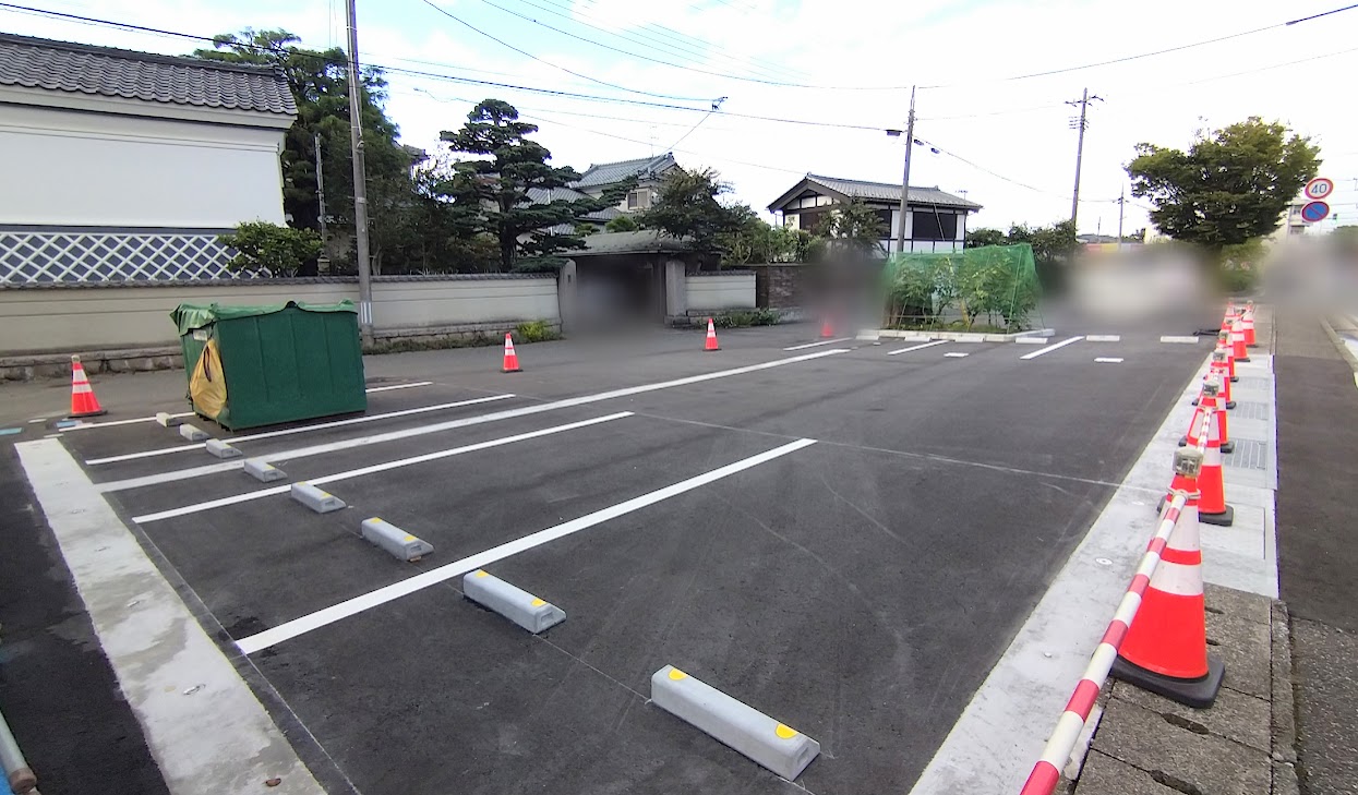 新潟市東区石山のピザハット越後石山店の駐車場