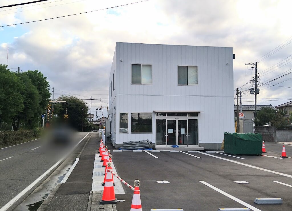 新潟市東区石山のピザハット越後石山店の外観