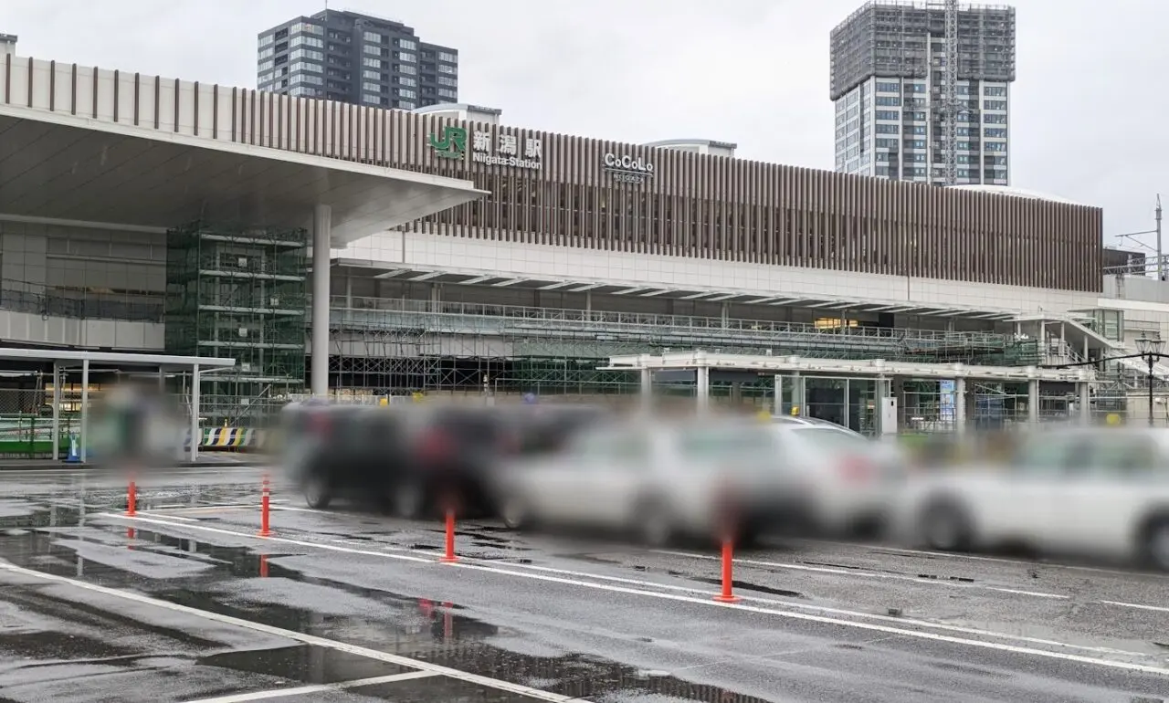 新潟市中央区のJR新潟駅の外観