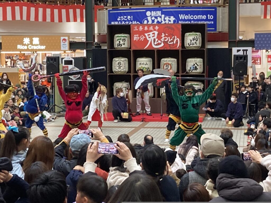 新潟市西区のふるさと村の三条本成寺 鬼踊り出張公演のイメージ