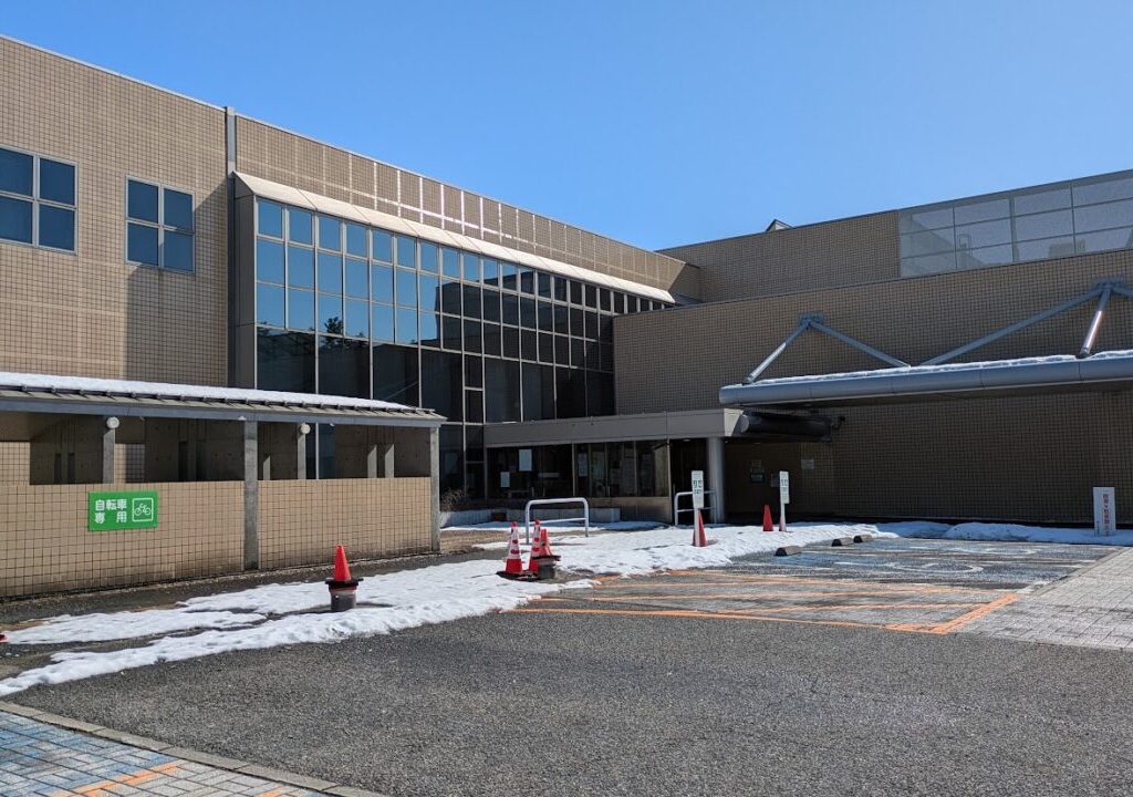 新潟市中央区の新潟県立図書館