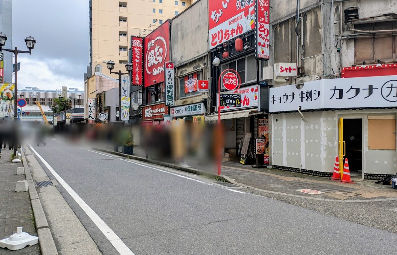 新潟市中央区弁天のカクナカサカバ角中酒場の外観