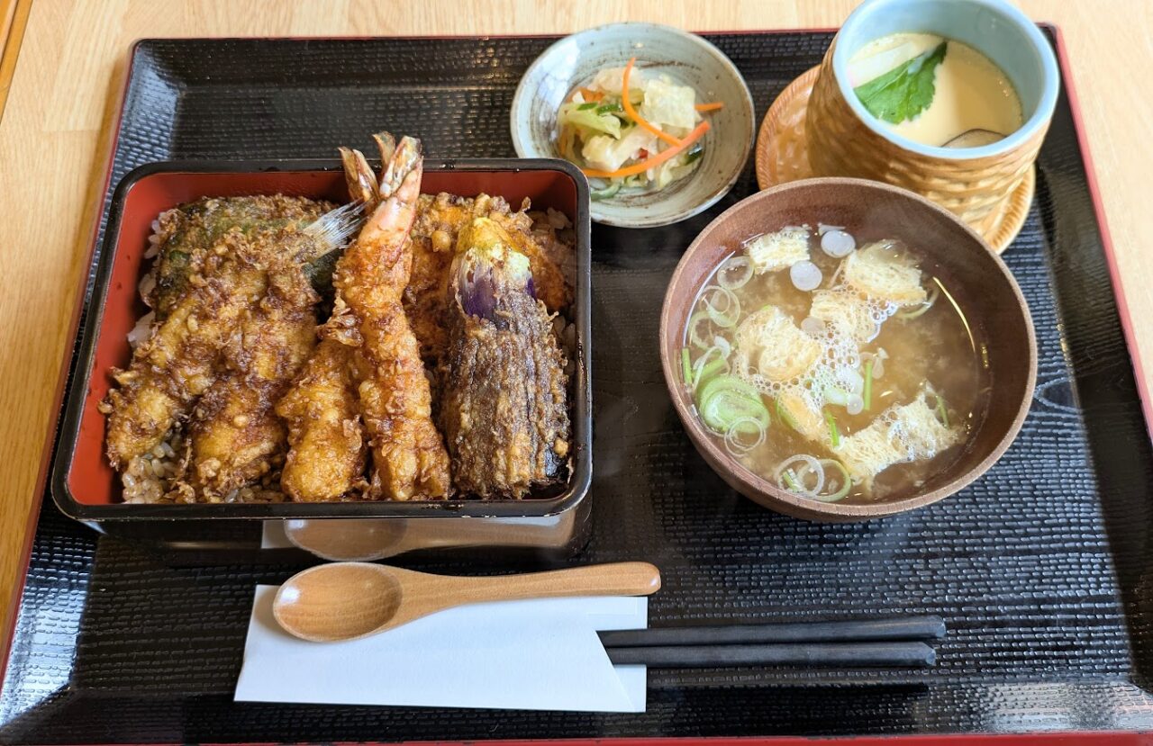 新潟市中央区の定食屋coroKappes