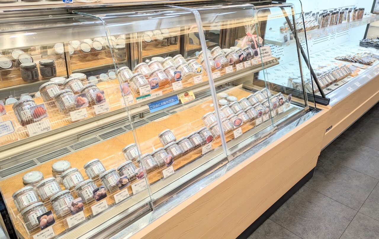 新潟市中央区の加島屋の店内