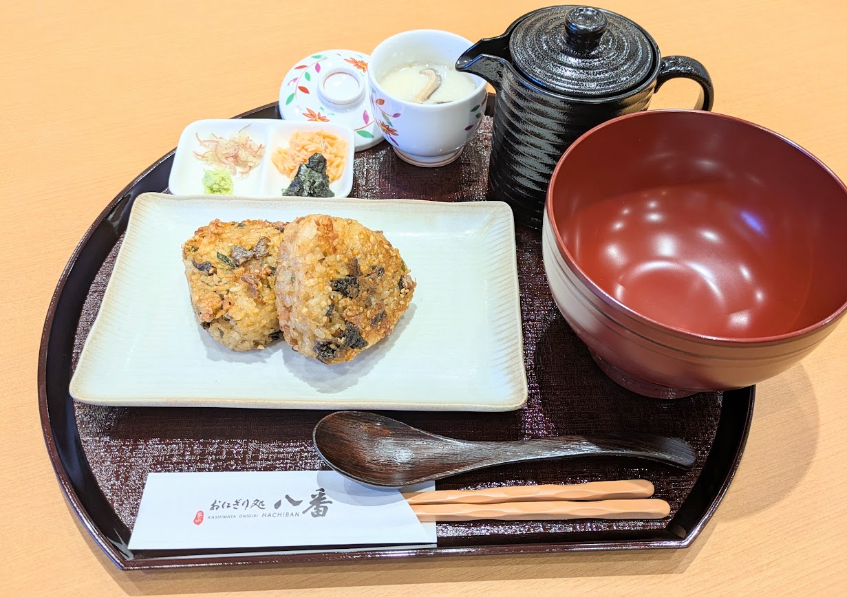 新潟市中央区の加島屋2階のおにぎり処八番のおにぎり出汁茶漬け