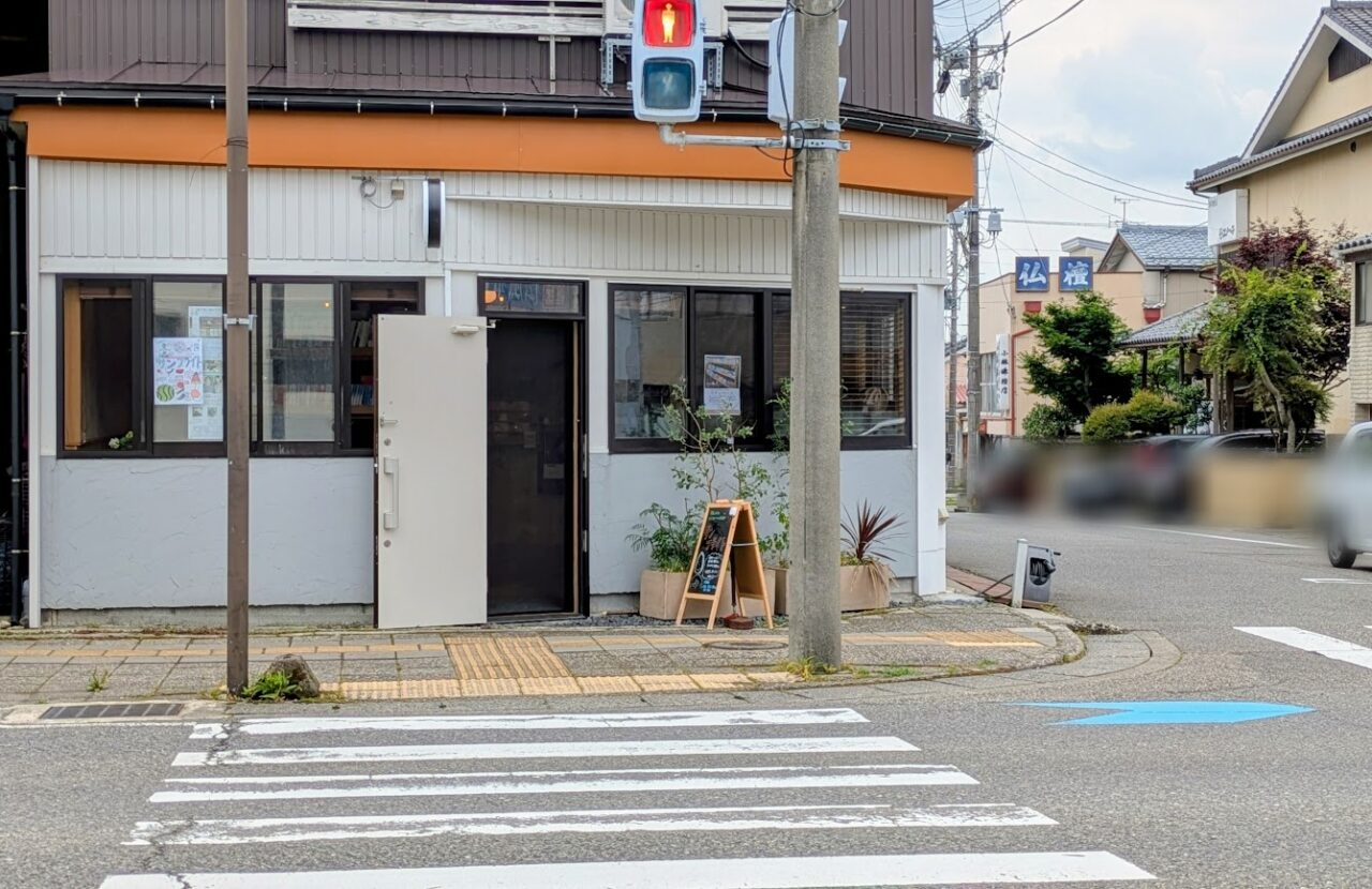 新潟市西区内野町のウチノベース
