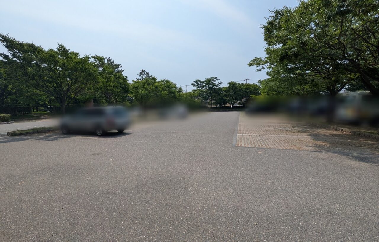 新潟市東区の山の下海浜公園プールの駐車場