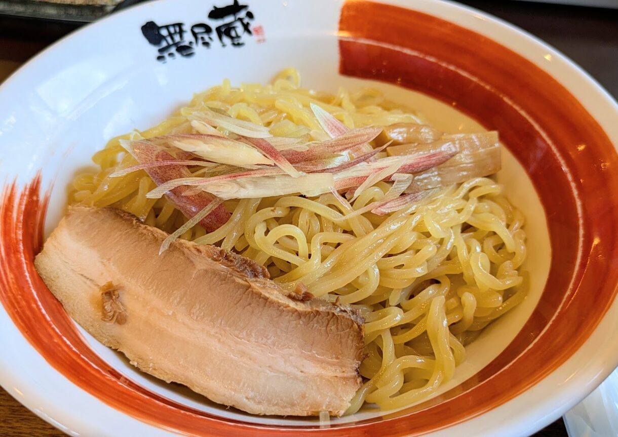 新潟らーめん無尽蔵の限定メニュー新潟味噌と季節野菜のピリ辛涼味つけ麺