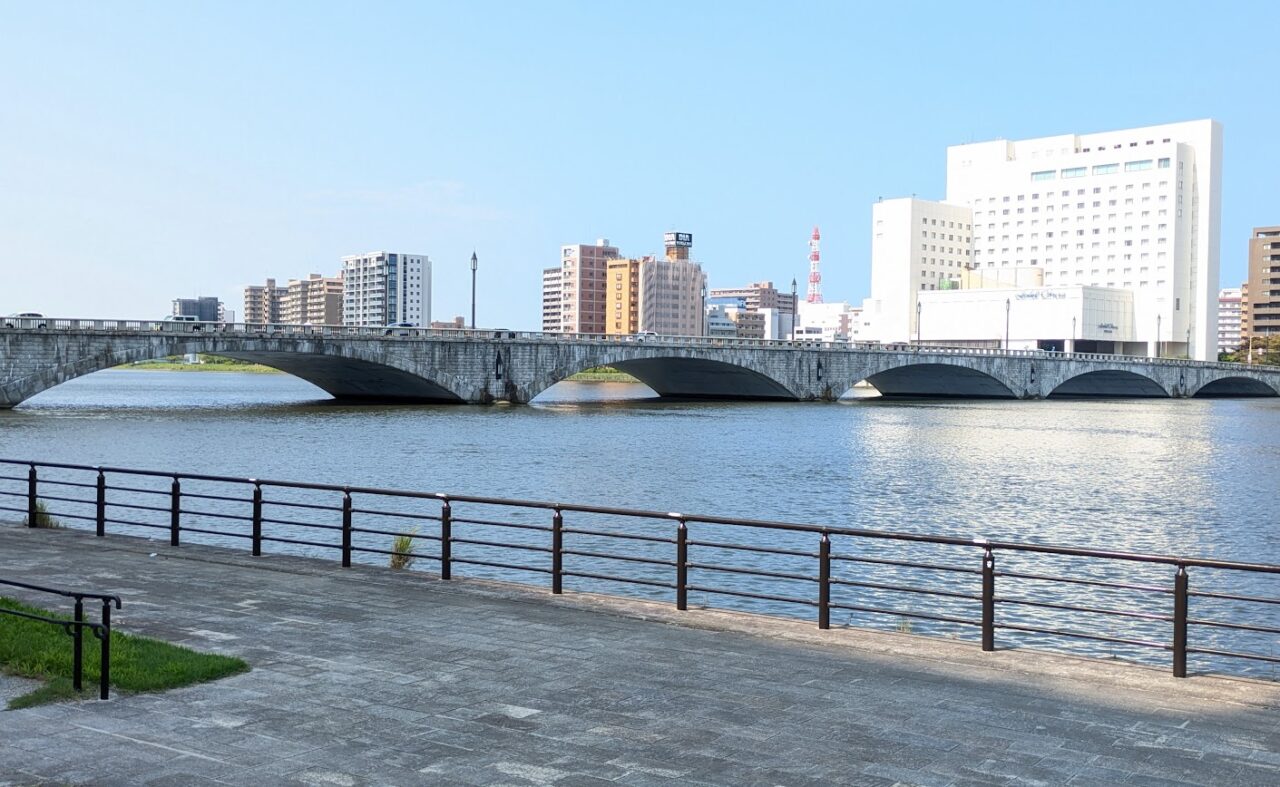 新潟市中央区にある萬代橋