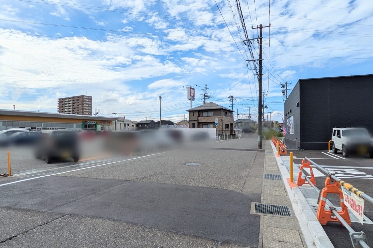 新潟市東区上木戸の暗闇キックボクシングマシンピラティスバーネス上木戸店の外観
